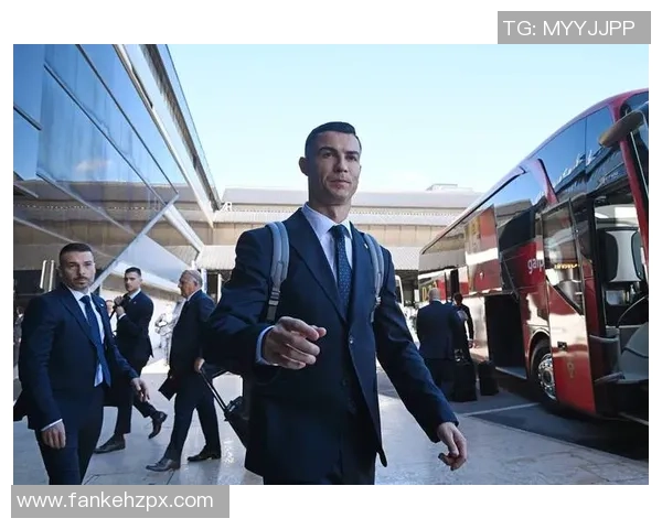 足球明星C罗独特造型解析展现个人魅力与时尚风格